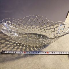 Lagrge Ovel Crystal Bowl As Center Pice.