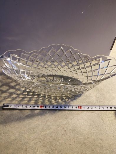 Lagrge Ovel Crystal Bowl As Center Pice.