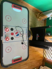 Air hockey table