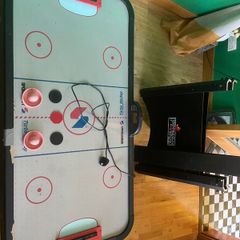 Air hockey table