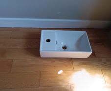 BRAND NEW White ceramic cloakroom sink  40cmx22cm .