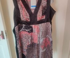 BNWT Oasis silk midi dress size UK14/16 EU42/44 Postage included