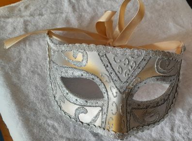 carnival mask (colour: gold/silver)