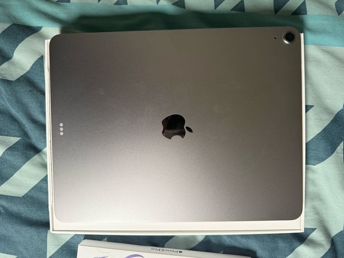 Pristine condition iPad Air 13 inch 256gb M3 chip WiFi