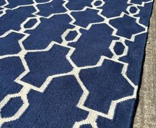 Wool woven rug ( new)