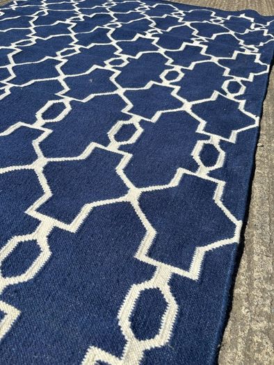 Wool woven rug ( new)