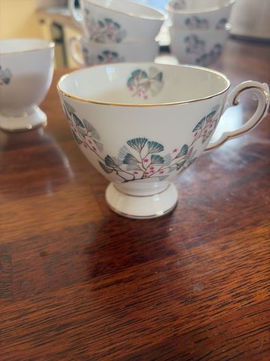 Vintage Tuscan Juniper 15 piece tea set