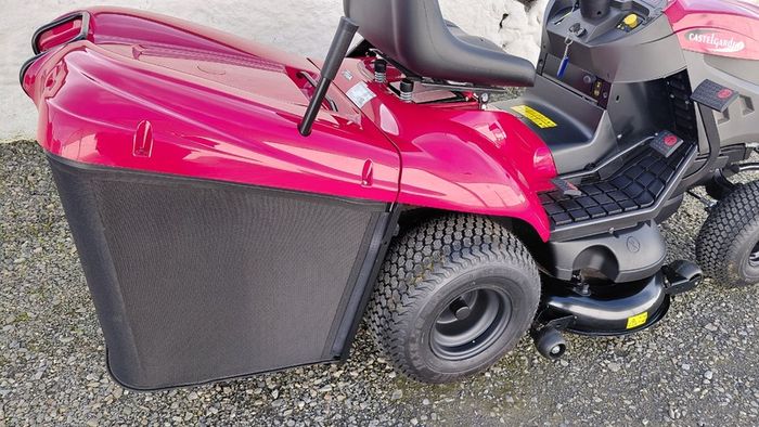 Castlegarden PTX 210 HD "40" Ride on Lawnmower .. like new . Perfect condition . Used only a couple of times