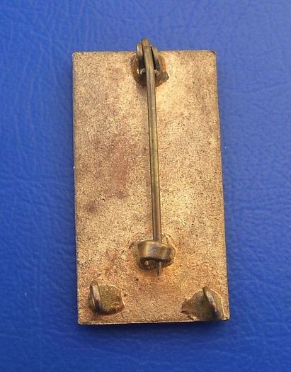 SUSSEX WEAVERS GUILD - membership enamel badge (1960's). Rare!