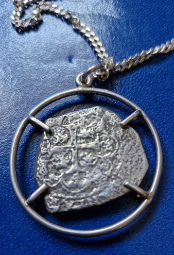 1733 Mexico Cob, Piece of 8, 8 Reales -  Philip V In silver pendent and silver chain.