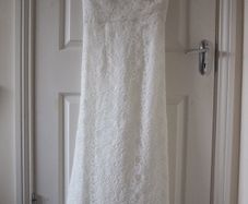 Size M / 12 Ivory Lace Wedding Dress