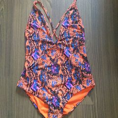 women swimming