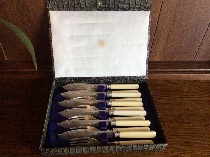 Vintage Epns Fish Knives and Forks Boxed