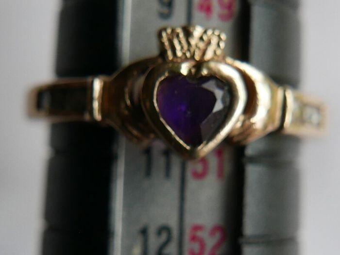 Vintage 9Ct Yellow Gold 375 Amethyst Claddagh Ring size K  1,83g