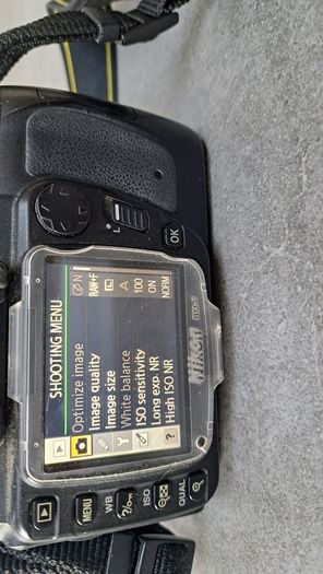 Nikon D80 DSLR + 18-200mm lens +...