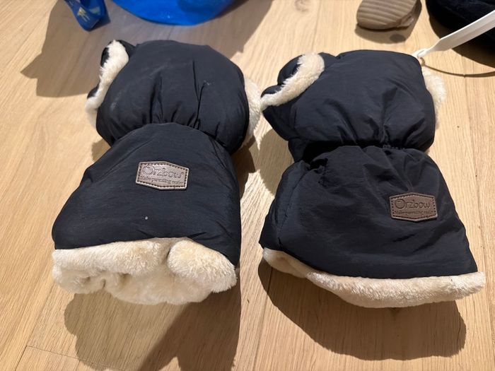 Orzbow pram hand muffs - navy with cream fleece
