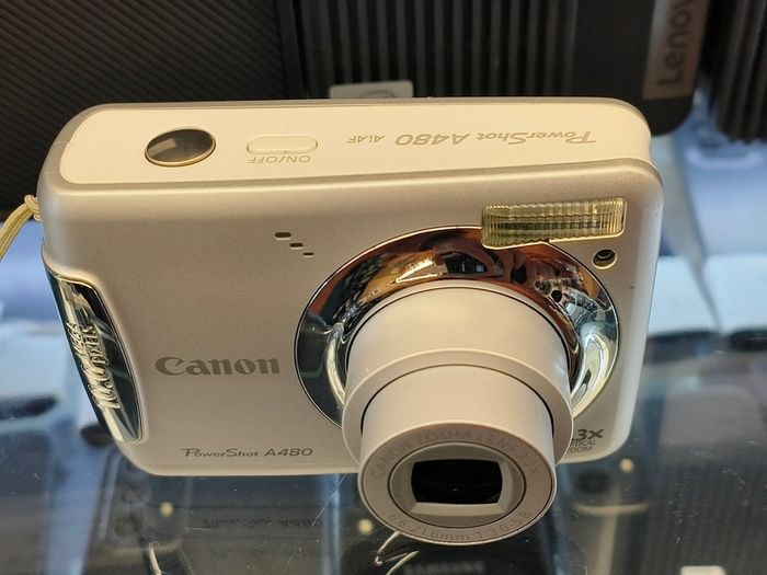 Canon PowerShot A480 10 MP Digital Camera with 3.3x Optical Zoom and 2.5-inch LCD/ Used