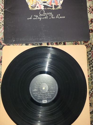 Queen: a day at the races LP