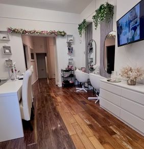 Beauty Room & Nail Desk Available for Rent