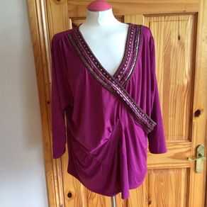 Savoir Ladies Plum Stretchy Sequin beaded top size 24 Includes postage