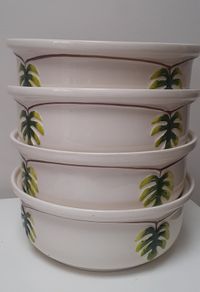 Stacking serving bowl set