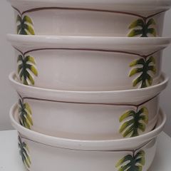 Stacking serving bowl set