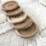 Pack of 5 wooden buttons in natural wood colour Image 4