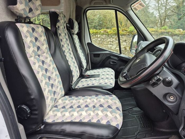 191 Renault Master Camper