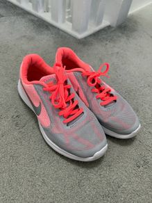 Nike Lightweight Grey & Pink Mesh Running Shoes - Coral Accent Athletic Trainers