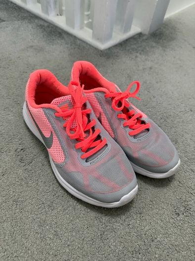 Nike Lightweight Grey & Pink Mesh Running Shoes - Coral Accent Athletic Trainers