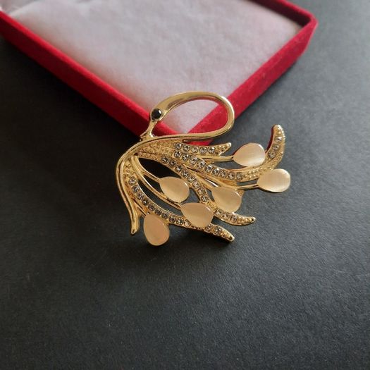 Elegant Gold Tone Swan Brooch with Champagne Color Cat Eye Stones and Crystal Pave Wings Vintage Style Bird Pin