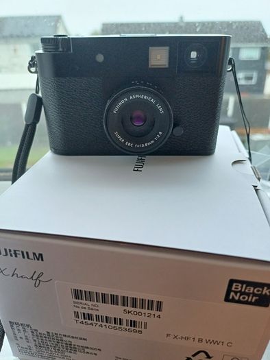 Fujifilm X Half - Black | with SD Card