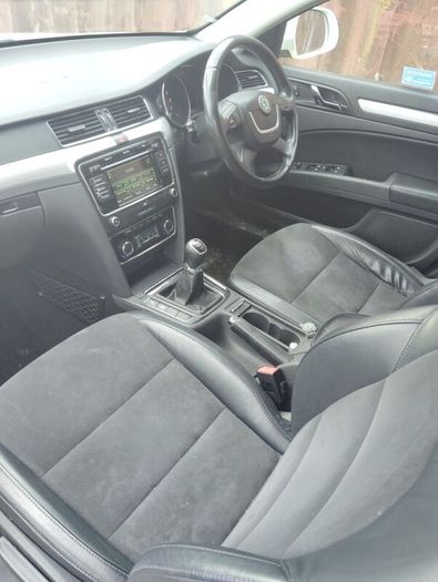 Breaking Skoda superb 2013 cayc MDM  lf9e 1.6tdi