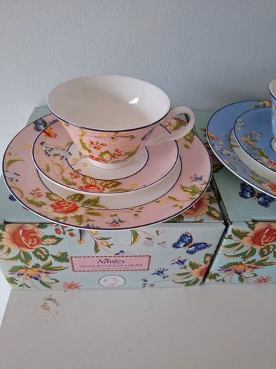 Aynsley Windsor Cottage Tea Set