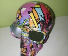 graffiti-style skull ornament