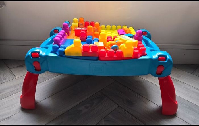 Mega blocks build & learn table