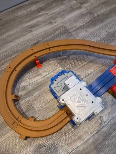 Monster truck race track (monster jam)
