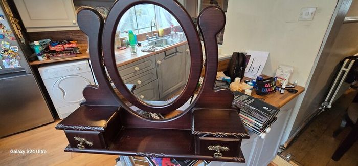 dresser mirror