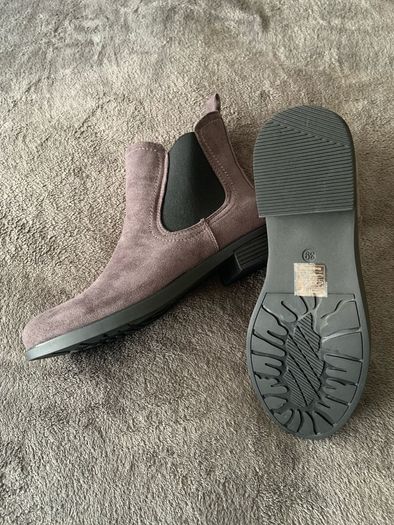 Boots size 6