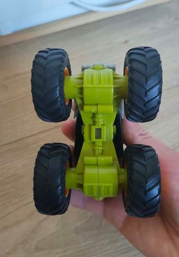 Monster truck