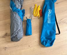 Excellent Condition Pop Up Beach Tent X-Large