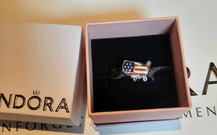 New genuine pandora USA charm