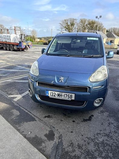 132 Peugeot partner tipee wheelchair accessible