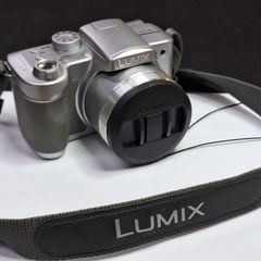 Panasonic Lumix DMC-FZ4 4.0MP Digital Bridge Camera with 12x Optical Zoom Leica Lens (Pre-owned, Silver)