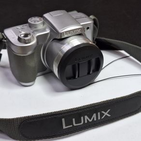 Panasonic Lumix DMC-FZ4 4.0MP Digital Bridge Camera with 12x Optical Zoom Leica Lens (Pre-owned, Silver)