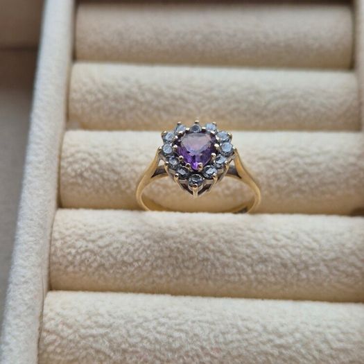 Ring 9k 375 Gold heart/shaped  with purple amethyst and CZ stones  size L