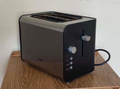 Logik 2-Slice Toaster | Tested, Clean & Working Perfectly