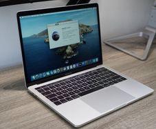 Apple MacBook Pro 13" (2019) | i5 2.4GHz | 16GB RAM | 4x Thunderbolt