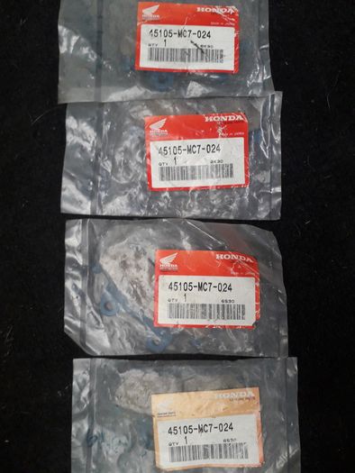Honda brake pads x 4 ( 2 sets)