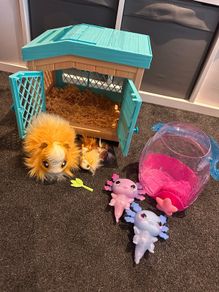Mama surprise Guinea Pig and Animagic Let's Glo Axolotl bubble reef set